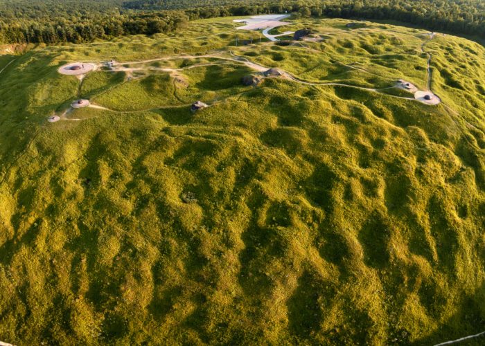 Bataille de Verdun : Vestiges du fort du Douaumont. Cle de voute de systeme fortifie de Verdun, le fort fut pris par les allemands des fevrier 1916 (debut de la bataille de Verdun) suite a une erreur du haut commandement francais. Sa reconquete ne survint qu'apres 8 mois de combats particulierement apres et un bombardement acharne, dont il subsiste les impacts sur toute la structure du fort. Ses galeries et ses armements temoignent de l'organisation et de la puissance des forts de 1916. Aujourd'hui, les drapeaux francais, allemand et europeens flottent cote a cote, symbolisant la reconciliation.
 // 
Battle of Verdun: Remains of the fort of Douaumont. Keystone of the fortified system of Verdun, the fort was captured by the Germans in February 1916 (the beginning of the Battle of Verdun) due to an error in the French high command. Its reconquest by the French came only eight months after a particularly bitter fighting and hard bombing, which it still impacts the entire structure of the fort. Its galleries and armaments reflect the organization and power forts of 1916. Today, French flags, German and European floating side by side, symbolizing reconciliation.